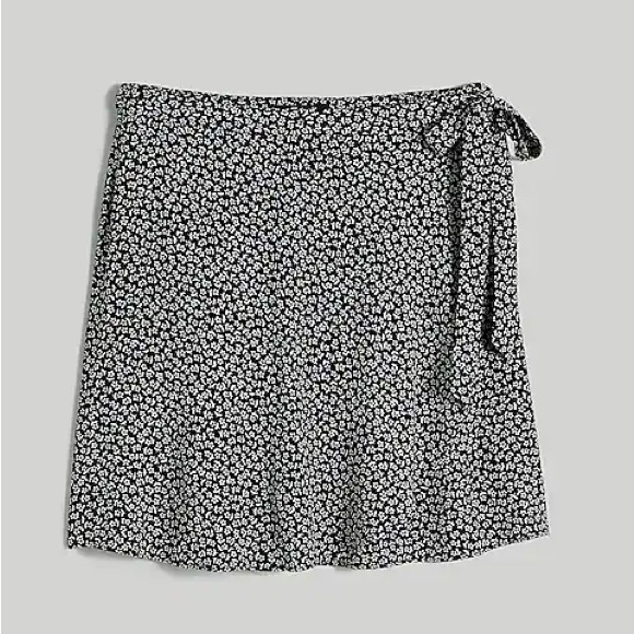 NWT - Madewell Micro Daisy Wrap Miniskirt - size 2 - Picture 3 of 8